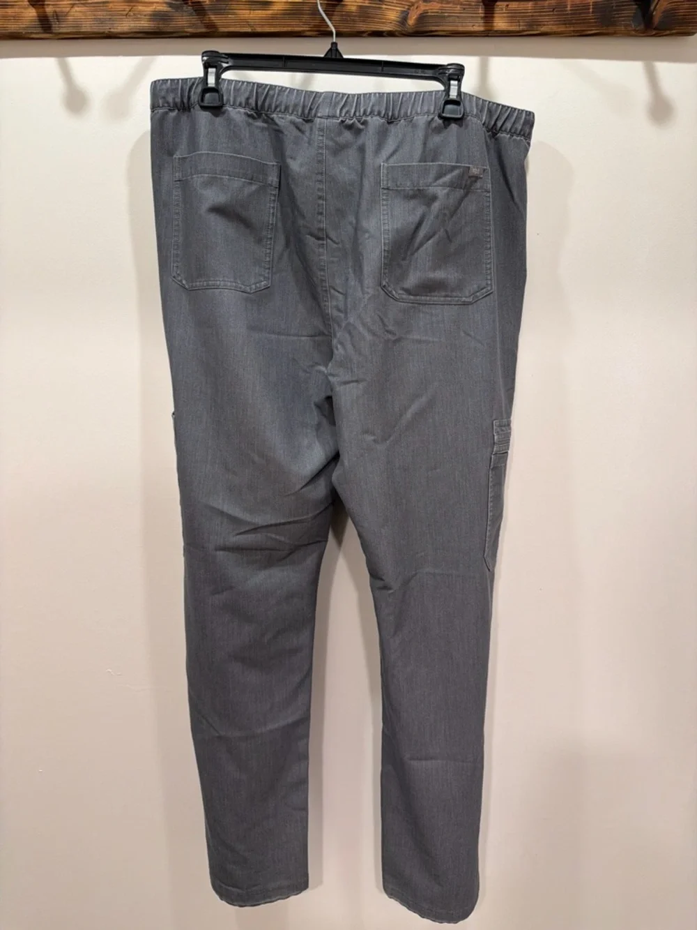 FIGS Men’s Cairo Cargo Scrub Pants